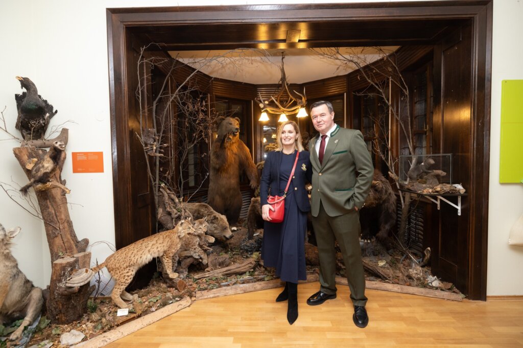 627398007 122228743544144433 2981784113943630265 N