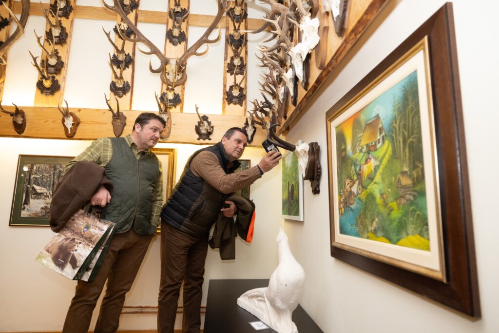 627679570 122228743208144433 8419531992615485368 N