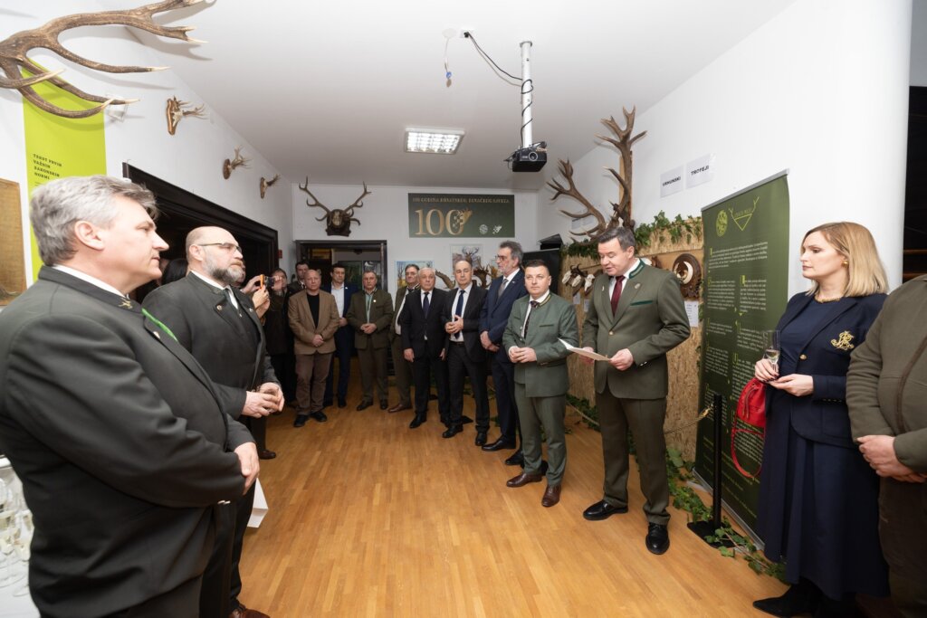 627693429 122228742824144433 2529487774938442457 N