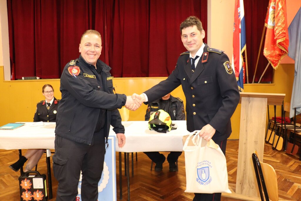 642789065 1272073145014766 2045020341295987233 N