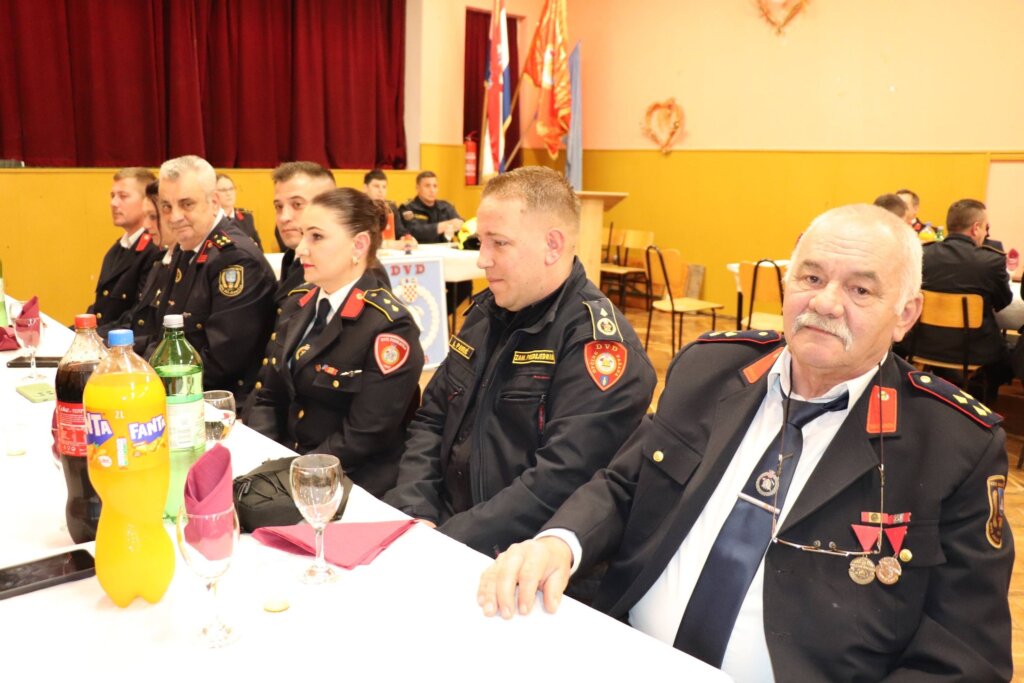 642799112 1272072535014827 8462646665216868641 N