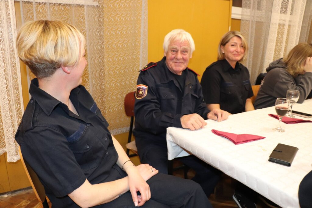 644523101 1272073358348078 2881100292944920349 N