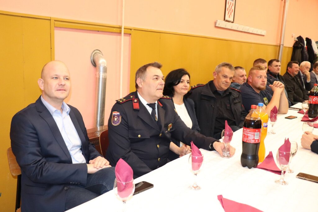 645421959 1272073085014772 8626685458135977322 N