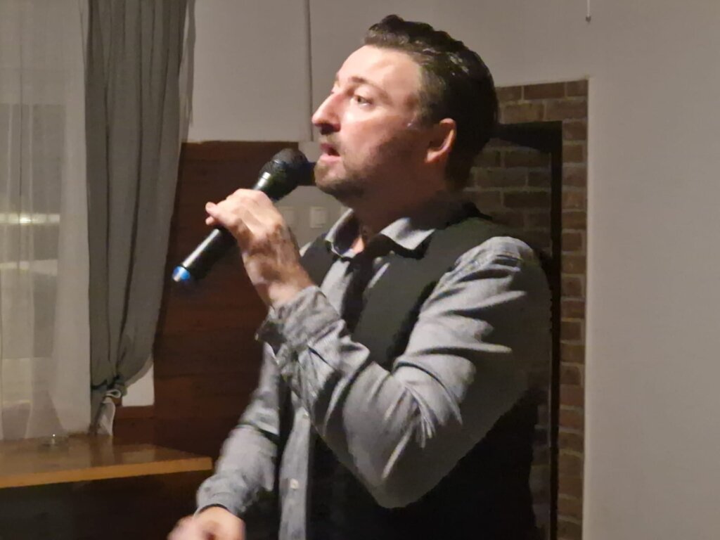 664878db 9b2f 4a51 A0b2 69cea3fec595