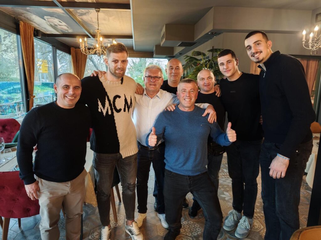 9f56898e A078 4fa2 8a49 590e89bb8036