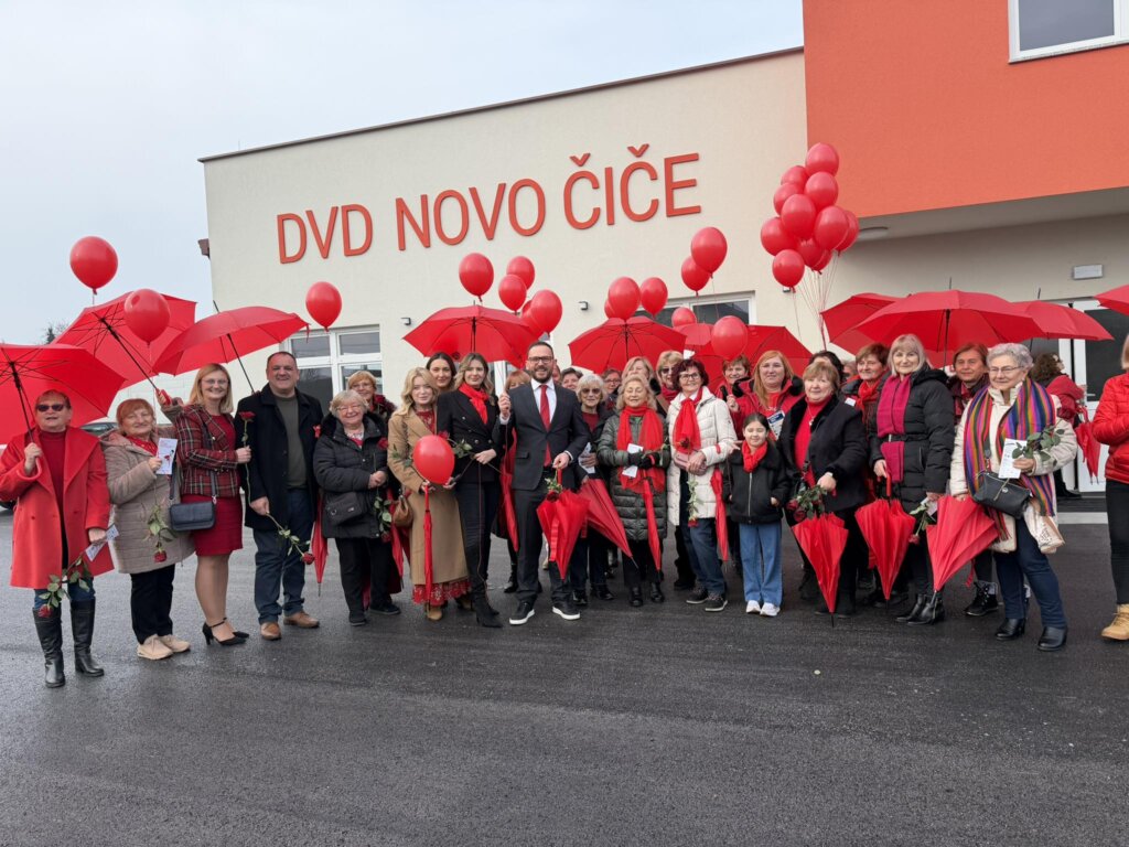 Crvene Haljine U Novom Cicu