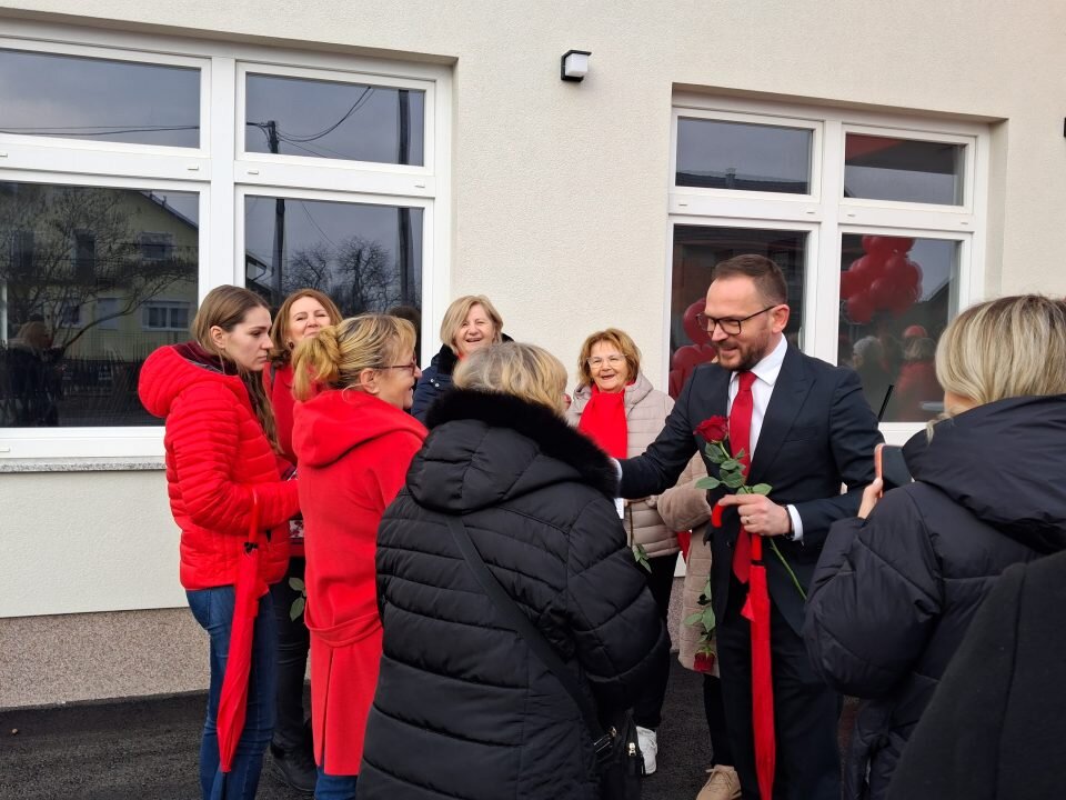 Crvene Haljine U Novom Cicu1