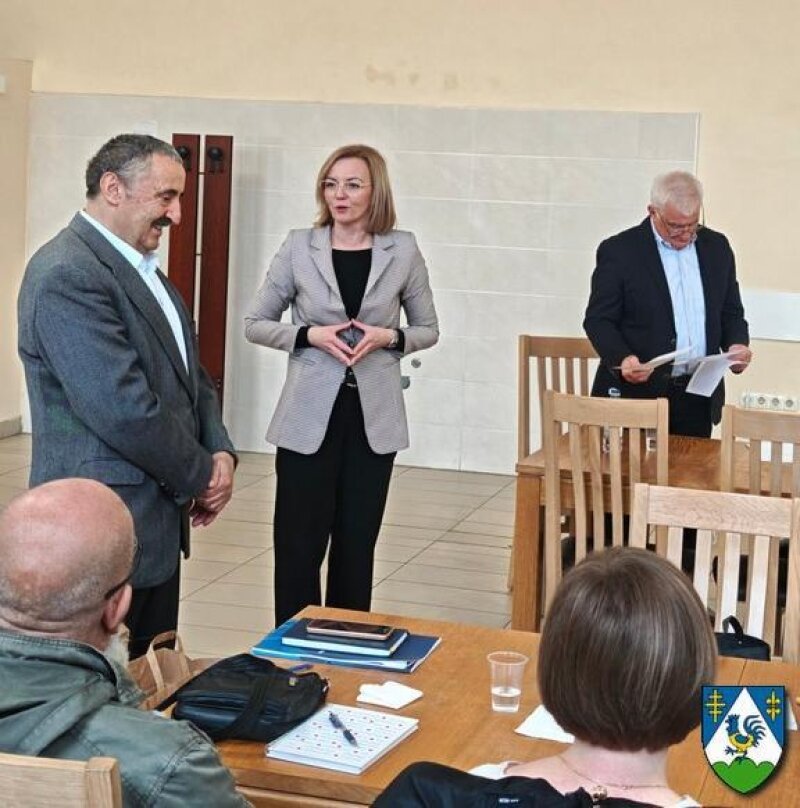 Img 279cb527e3b8b044a3c6f5c984d2ef6b V 800x1066 Equal