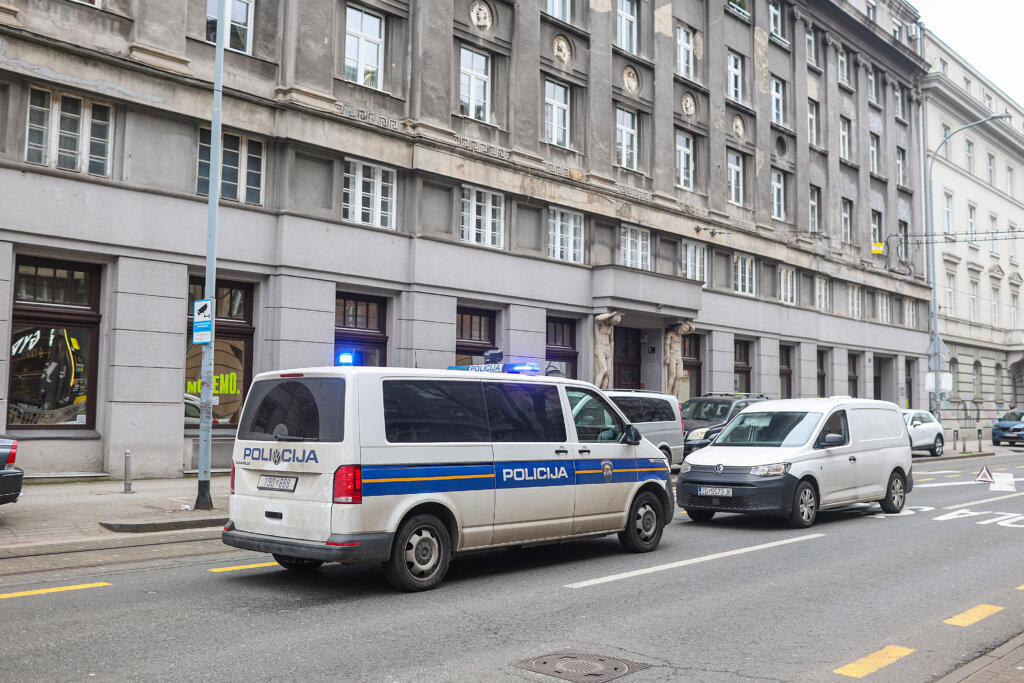 Zbog Dojave O Bombi Policija Je Dola U Prostorije Stranke Moemo