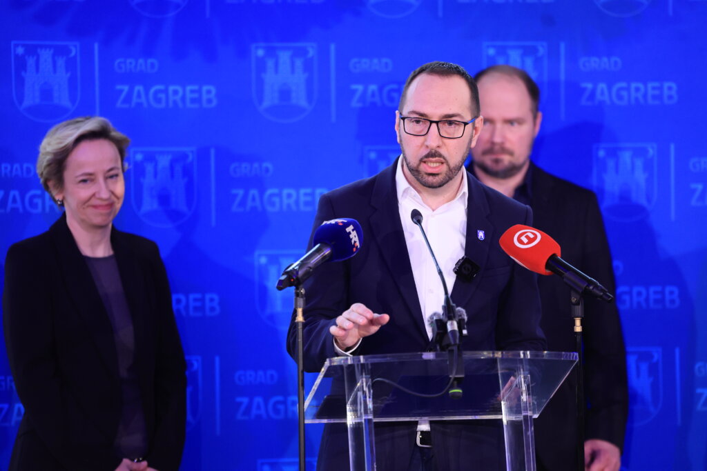 Zagreb: Tomašević Održao Konferenciju O Spornom Dočeku Brončanih Rukometaša Na Trgu