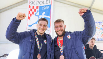 Do?ek Bron?anih Rukometaa Rauana I Kuzmanovi?a U Brckovljanima