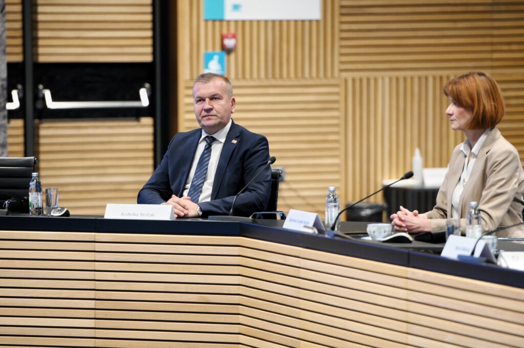 Urucivanje Ugovora (6)