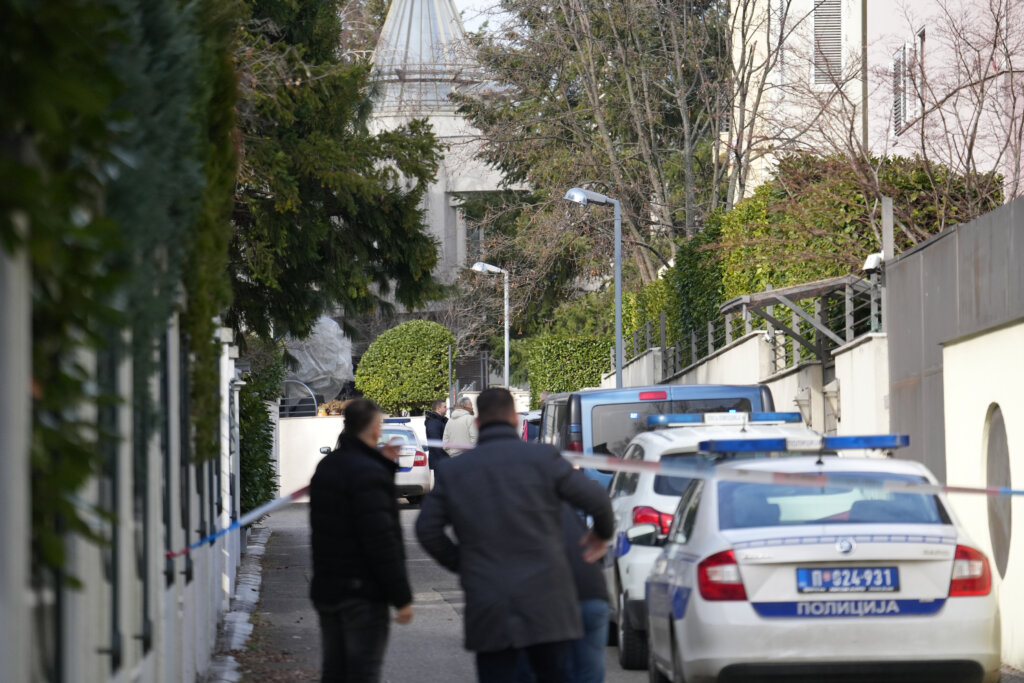 Beograd: Na Kuću Zdravka Čolića Na Dedinju Bačena Je Bomba