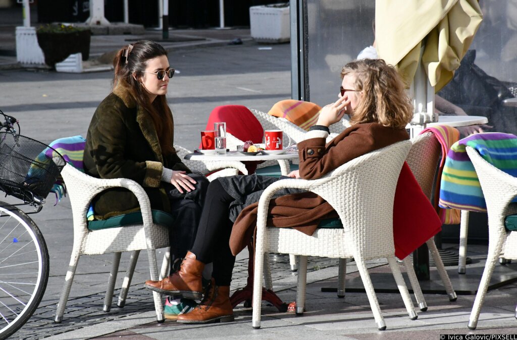 Slavonski Brod: Južina I Sunce Izmamili Građane Na Terase Kafića