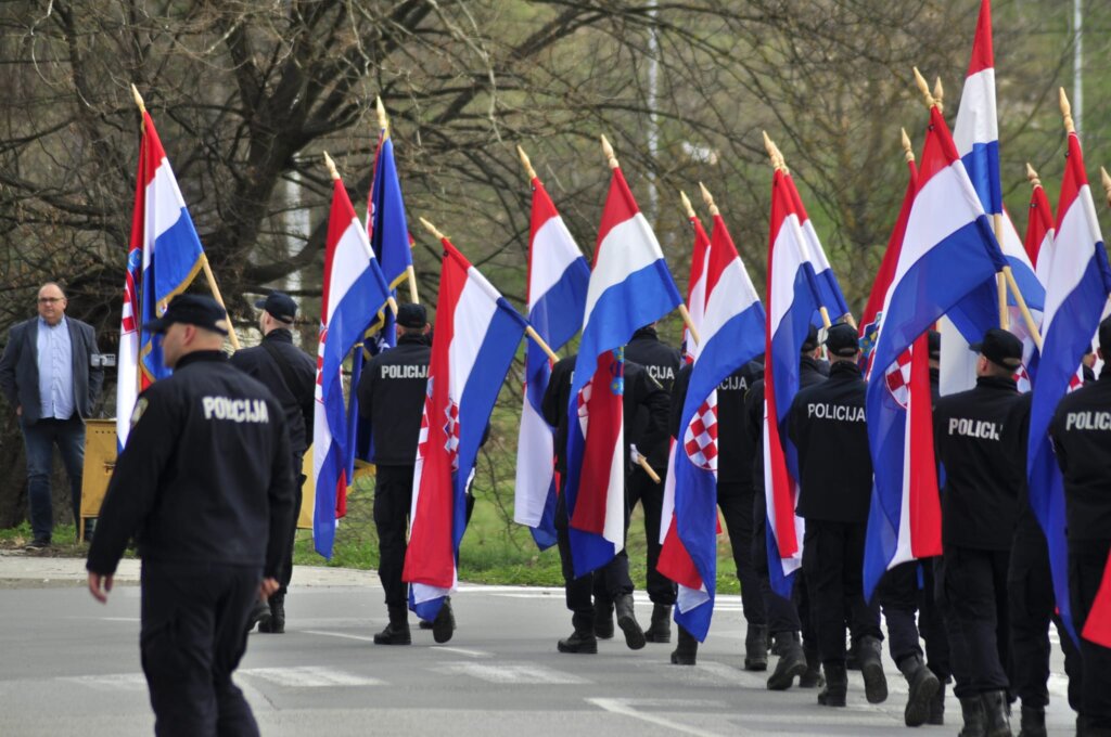 09380e52 6647 4962 A077 D06117ae4822