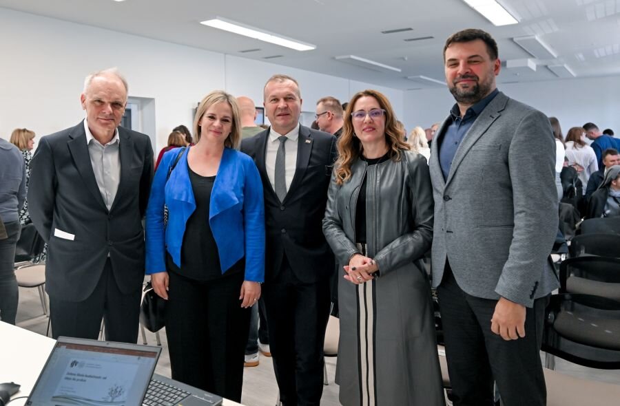 2fb76876f1515b27d4ed56b19720df33 Xl