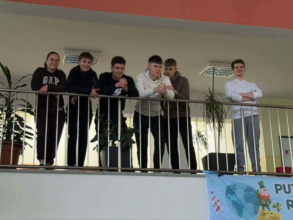 3303ff95 2b9f 4eb8 Bf34 Ecbd8eeeee06