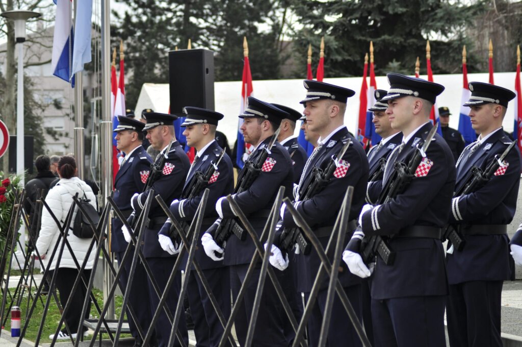 48da9143 D142 486e 8c54 2228fa3a7108