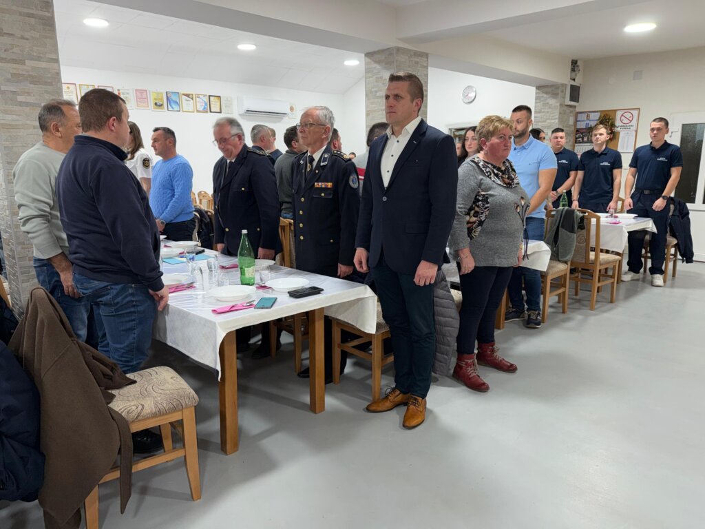 4b9ccf40 Abcb 4aa3 B5c8 D34ebb0cd6fa