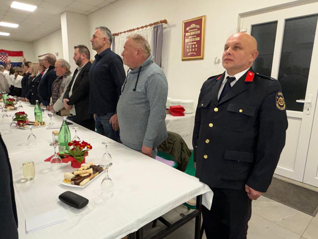 5d98f112 E4e0 4e79 9b26 34183cd87932