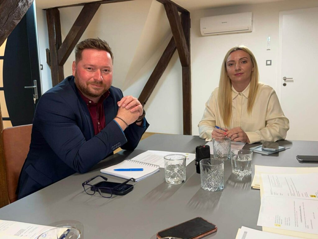 5f85db56 F28a 4973 B4d4 Baecd982931a