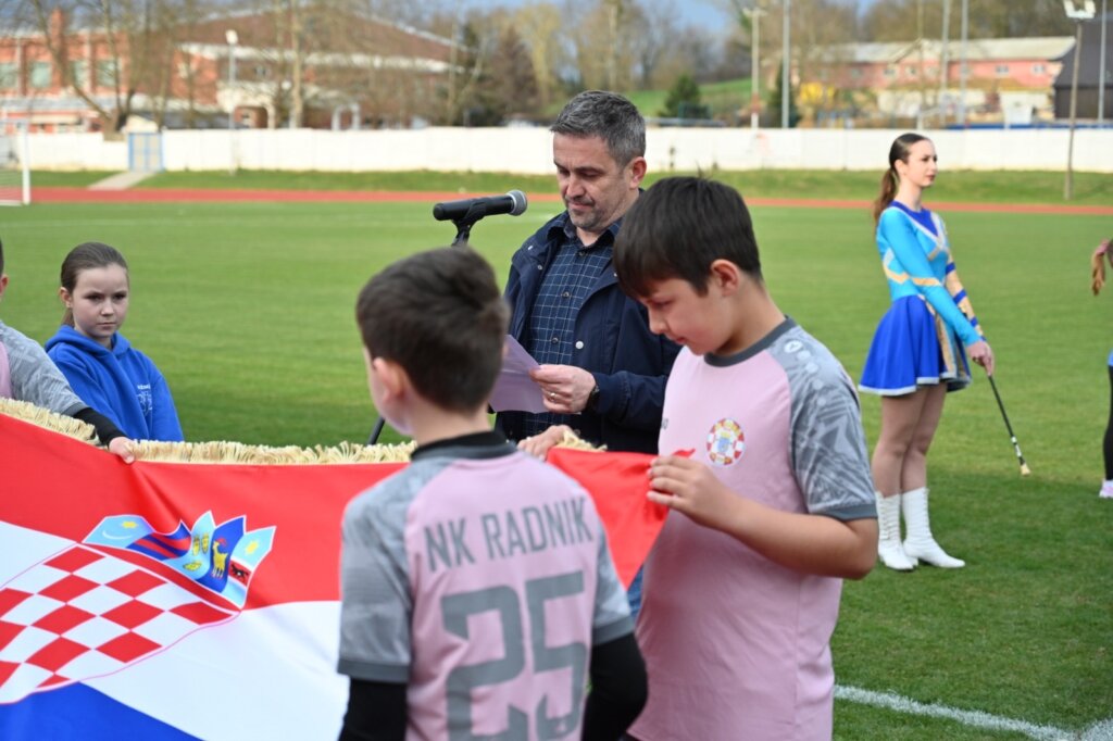 6005fc85 5c94 4764 9bd4 7b40237b860e