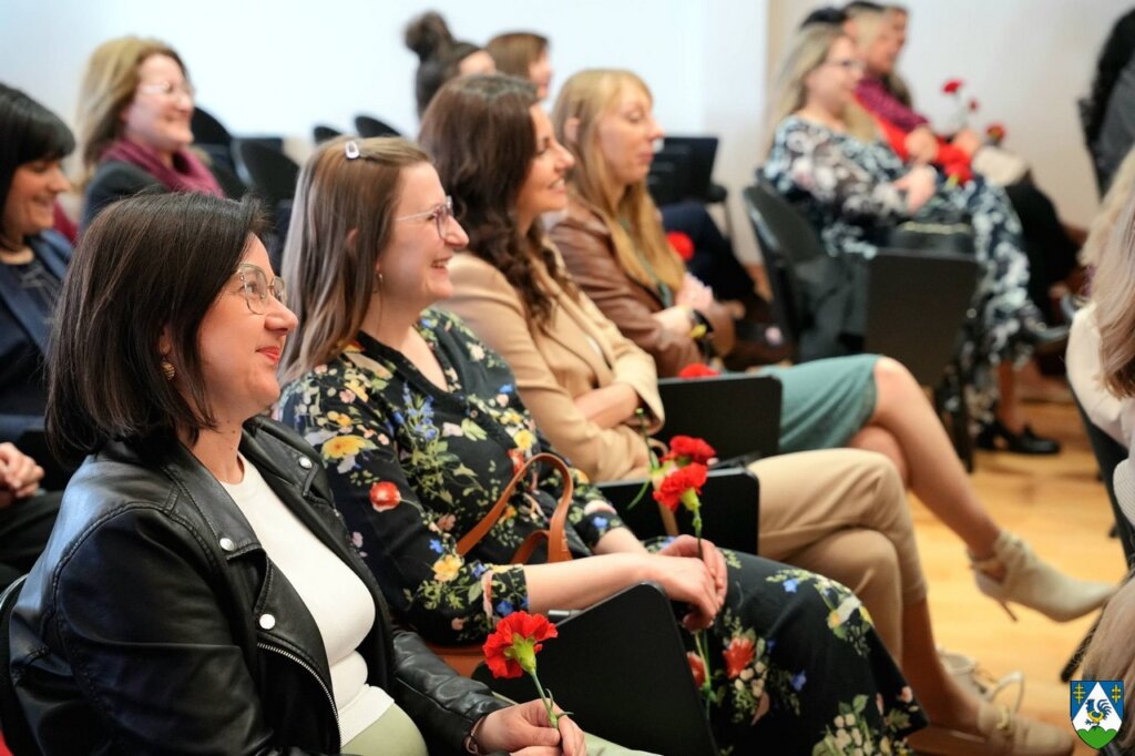 648565080 1225867182966104 417087792461325390 N