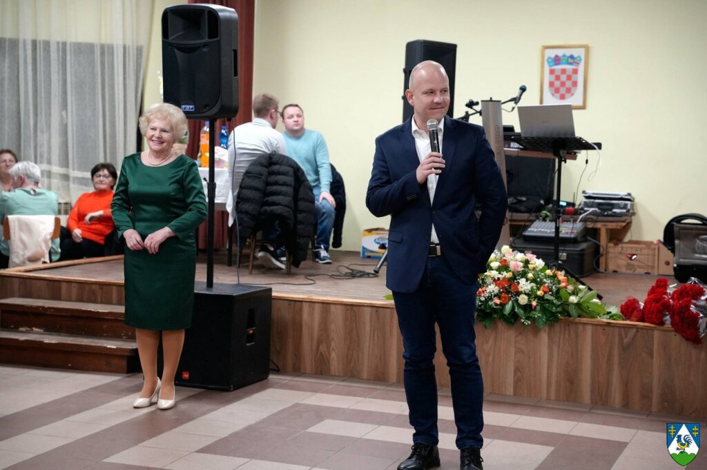 649163329 1224740599745429 6725638502070814308 N