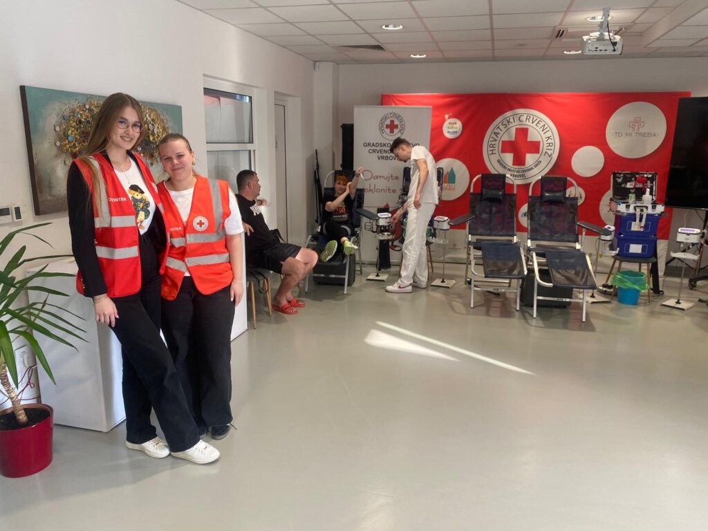 651783856 2184938998979615 4548560680821065439 N