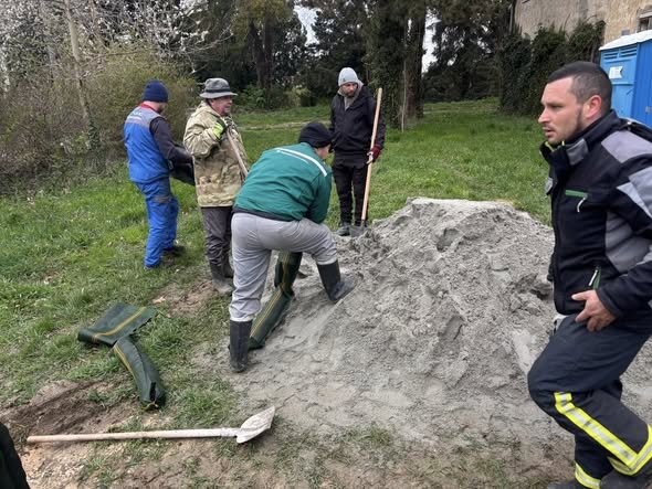 655913840 122103890588982397 5025956732381125487 N