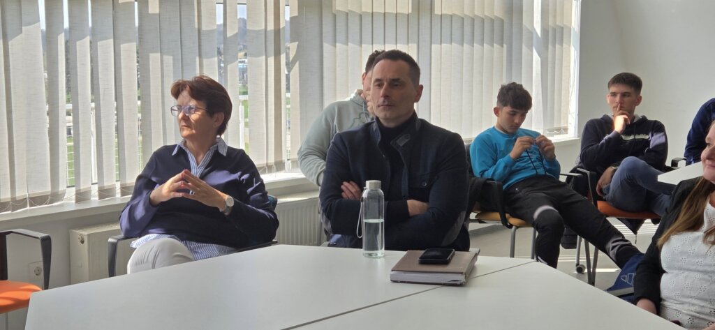 658076813 1520116356784568 7924332189671018760 N