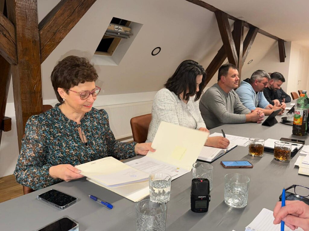 6659245c D5a7 4574 8809 082c97955547