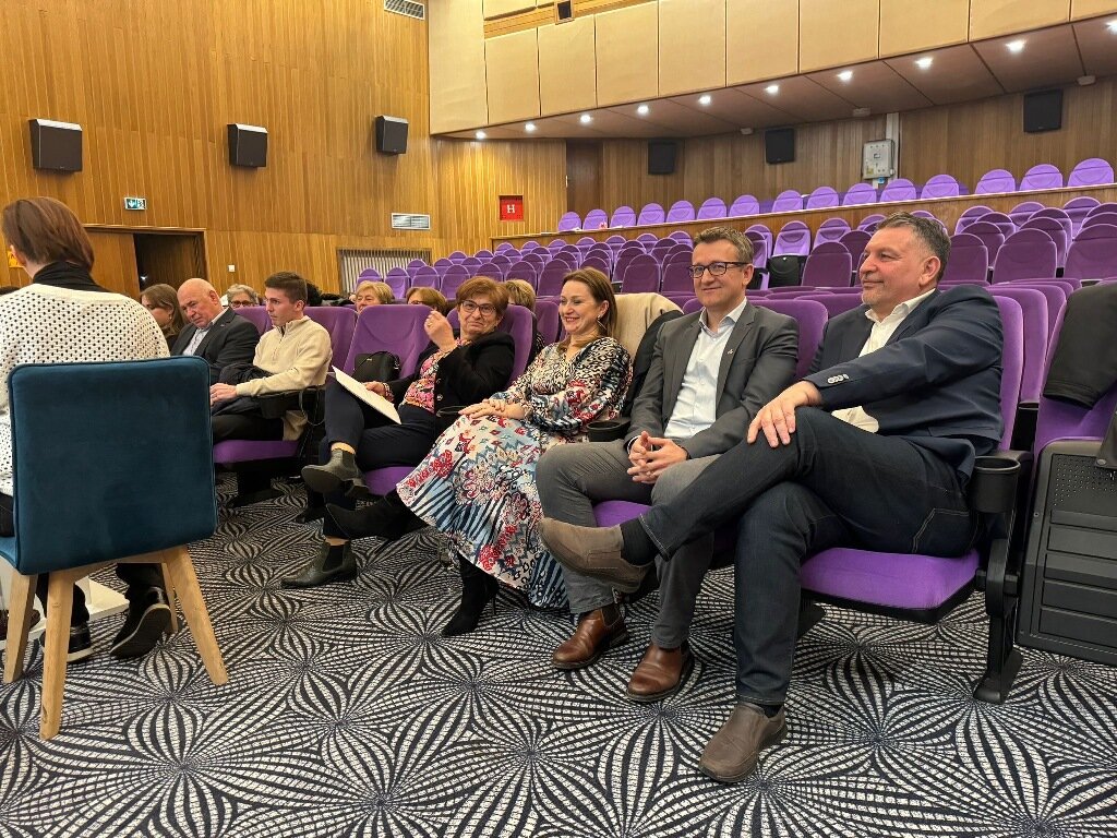 67600e76 B988 40a9 90a3 F4f18261effd