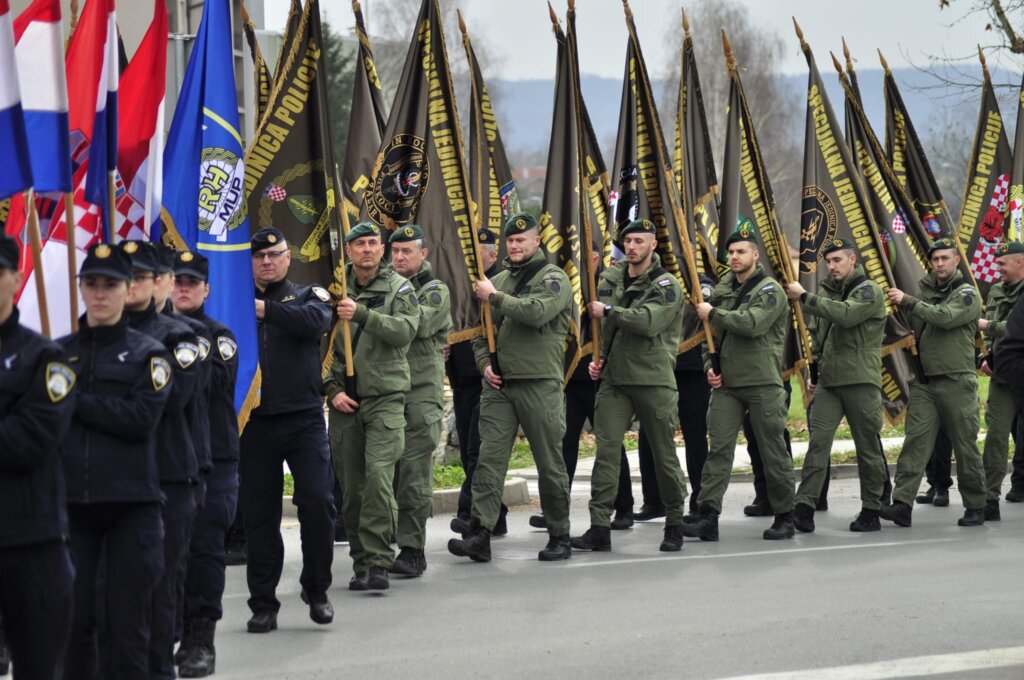 6da25f4e D5eb 41e1 B1b1 F294d56e9db0