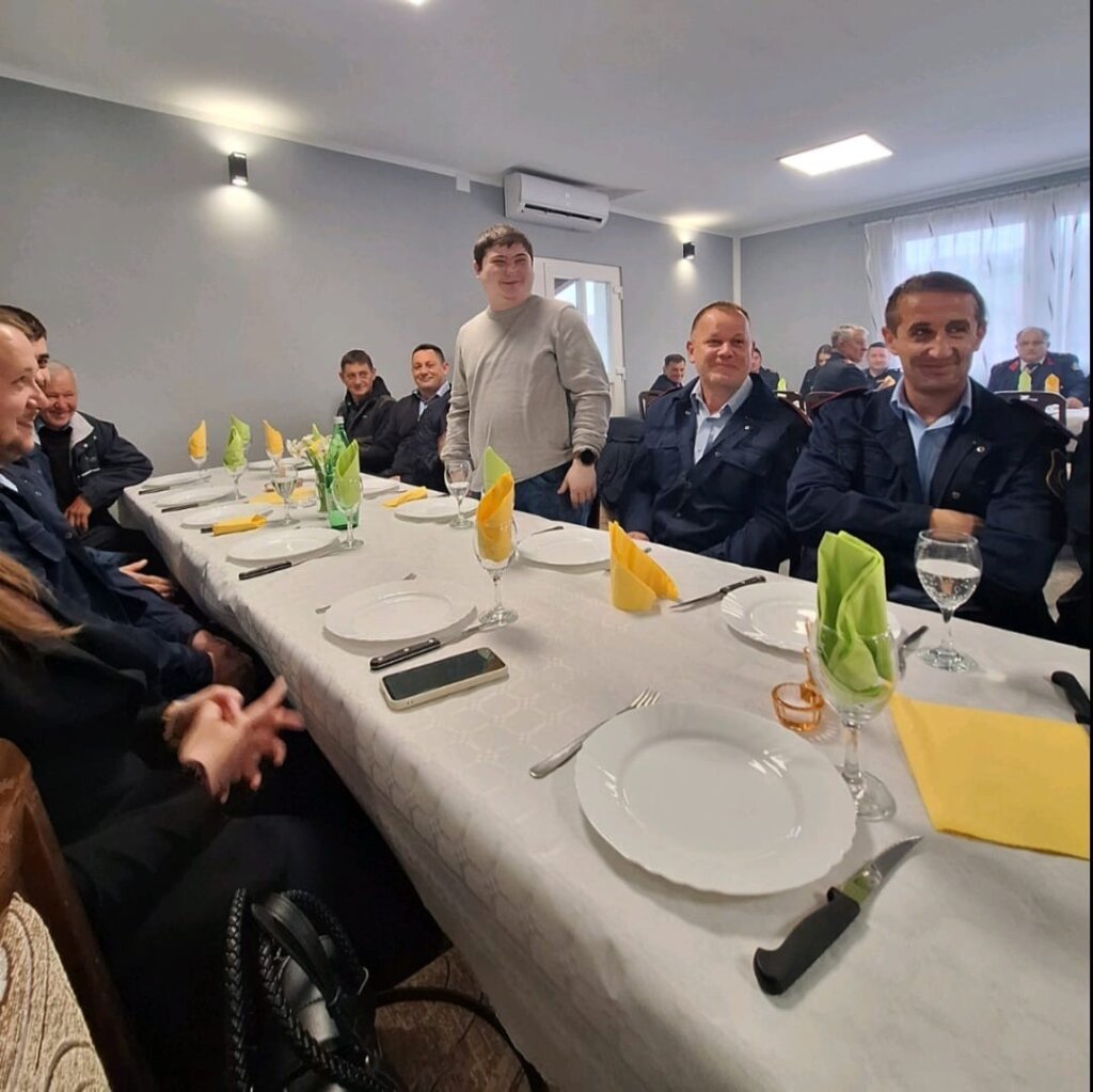 76d6ade7 C1cc 4300 B96f D16a77d92e5b