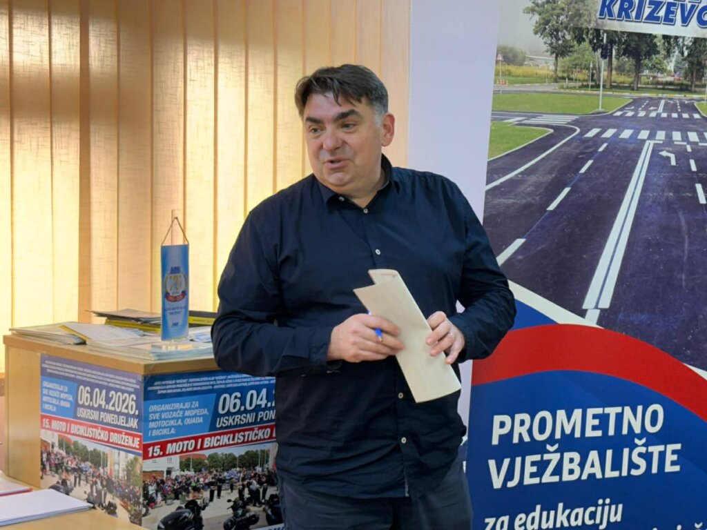 7b0fc91d F7cc 44bb B2ea 9f1fba12e964