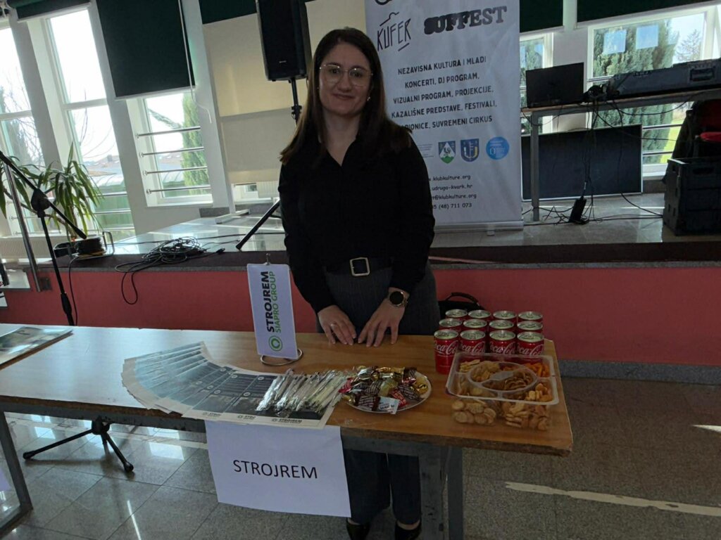 8efe90c3 1a51 40a8 B3de 8961e4dbd167