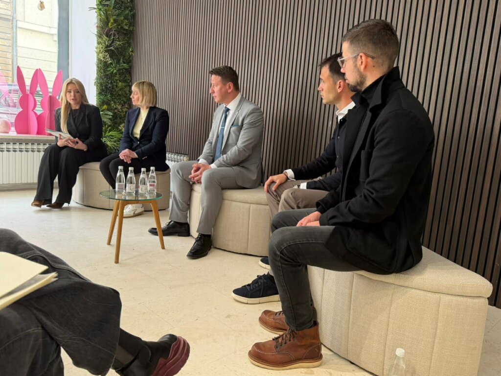 99f85f85 11c5 454f 914d 2c3c9f1469e4