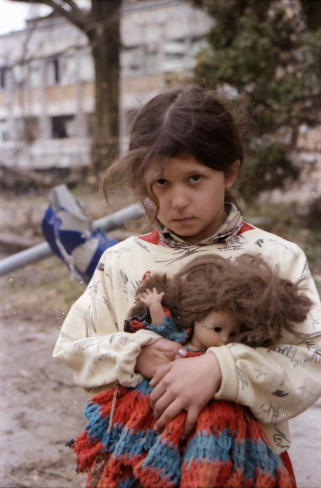 DjevojČica S Lutkom Iz PraŠine Fotografija 2 @ Pjer Jagetić