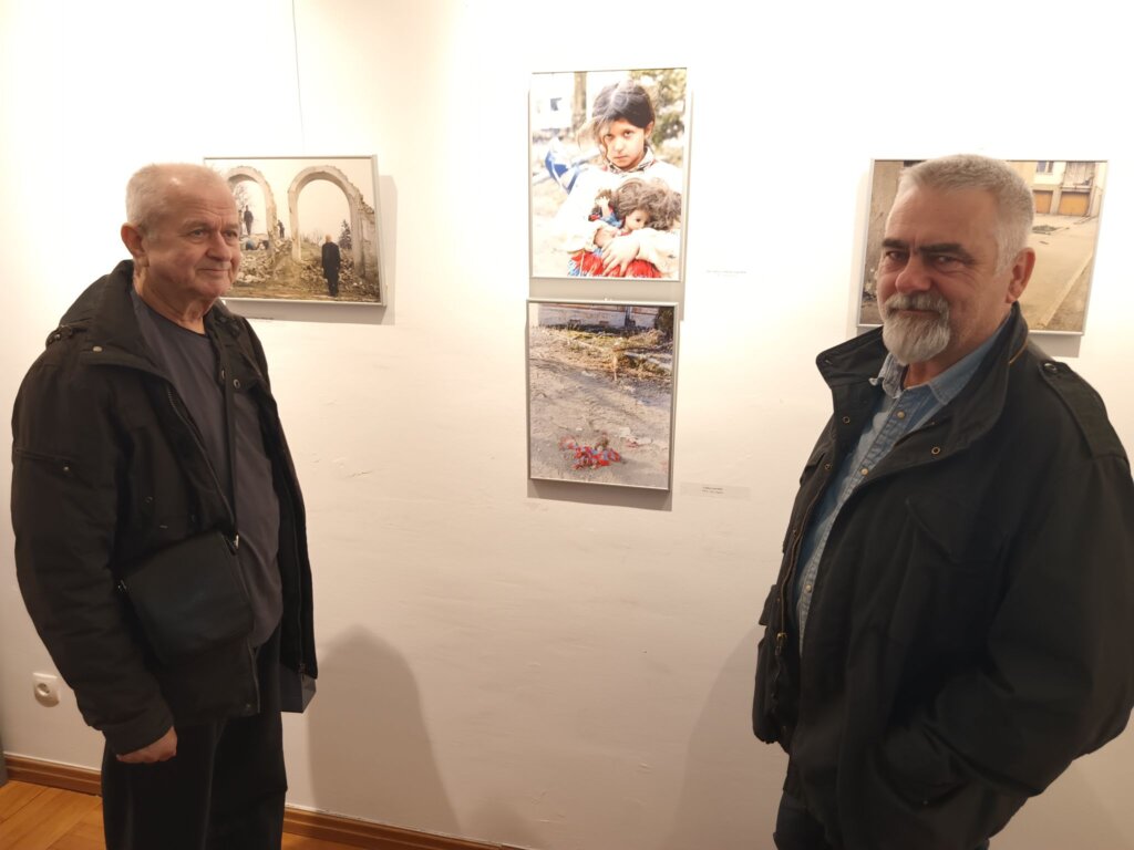 DjevojČica S Lutkom Iz PraŠine Fotografija S Izložbe Pakrac 2026 @ Udvdr Ogranak Ivanec