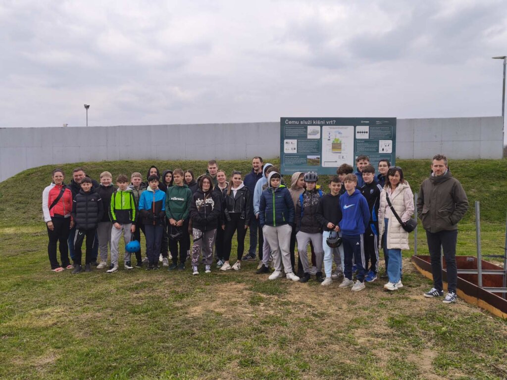 Img 33bbf4fd1c629ddfbe233105976a5d53 V