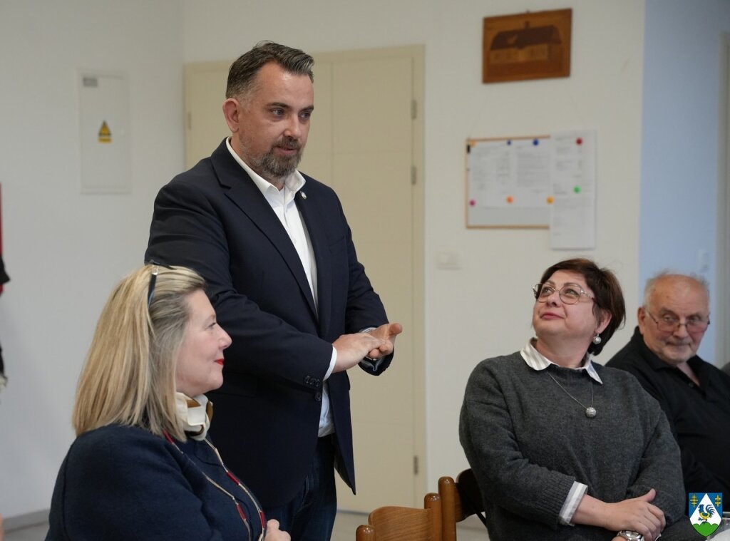 Kkz08900 1024x759 Equal