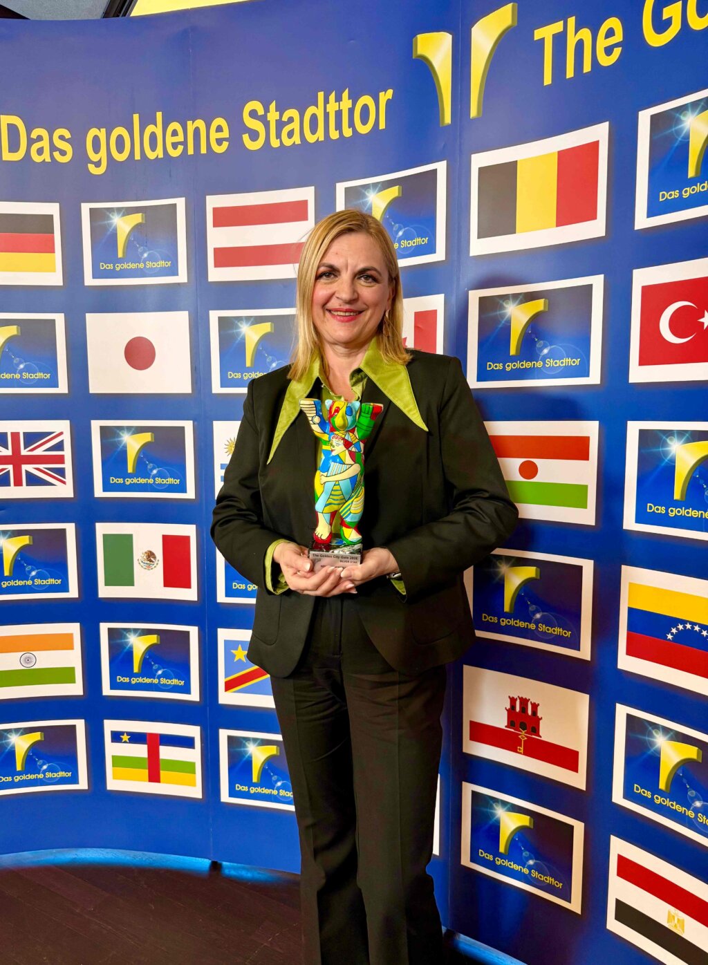 The Golden City Gate 4