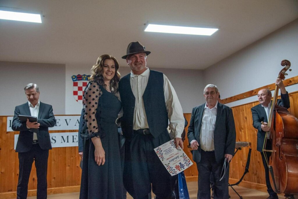 A433a146 5392 4d22 A828 8cb33fd3e169