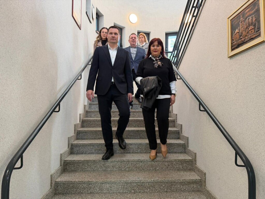 A9a3a1fe 6e40 42cc 9a6e 4c827d84d6b1