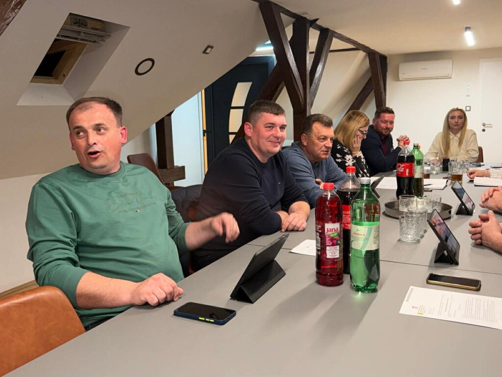 Cacc843c 3164 4f21 A93f E6259bc0cb70