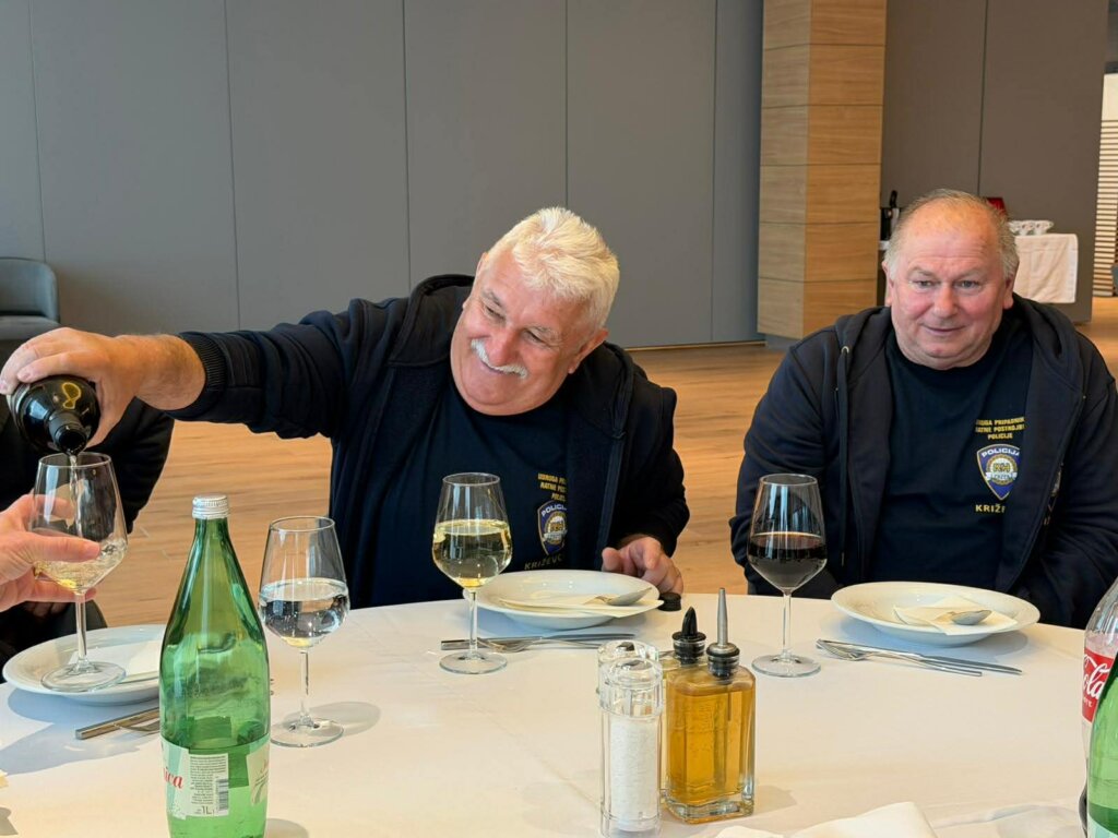 Cec5e27b 263d 44bd A26b 0baa198d6ec0