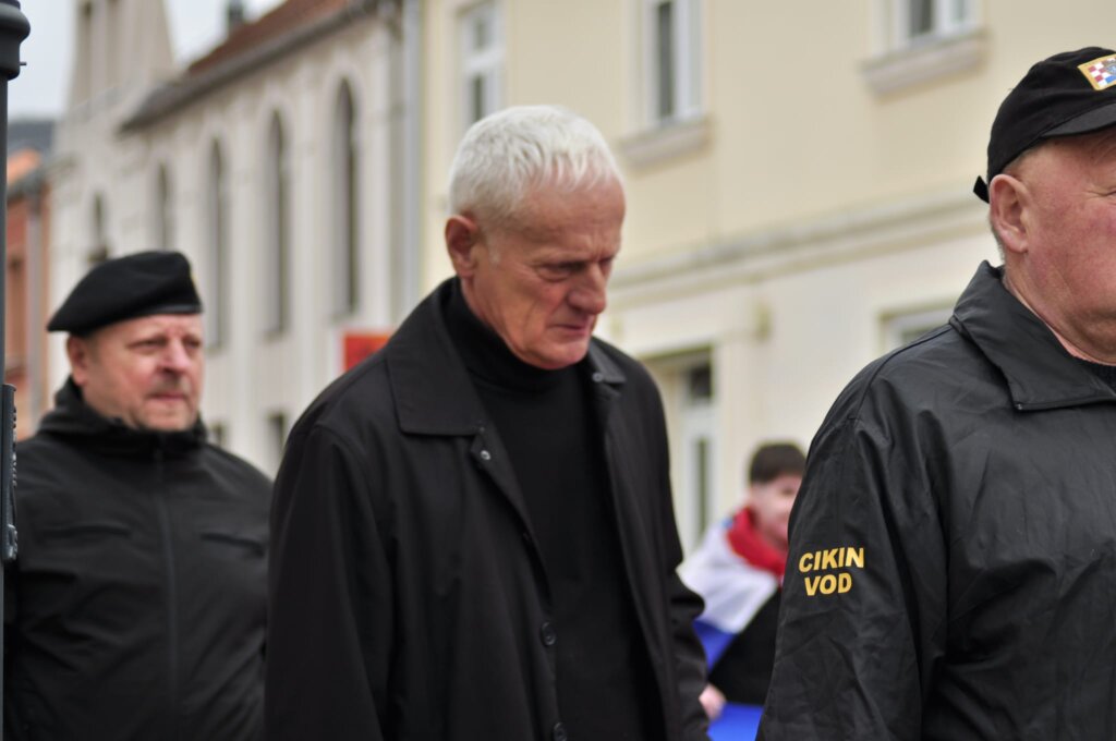 F219bddb 4a18 4e13 97c3 Befb0af9fc77