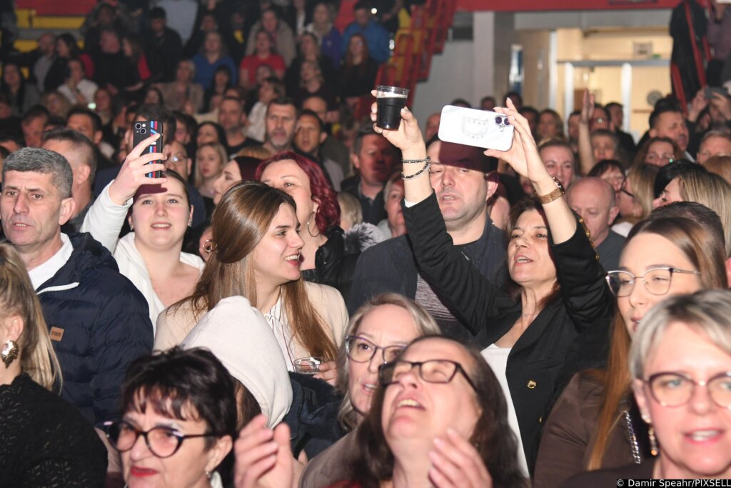 Koprivnica: Legendarni Haris Džinović Razgalio Obožavatelje Na Koncertu Za Dan žena