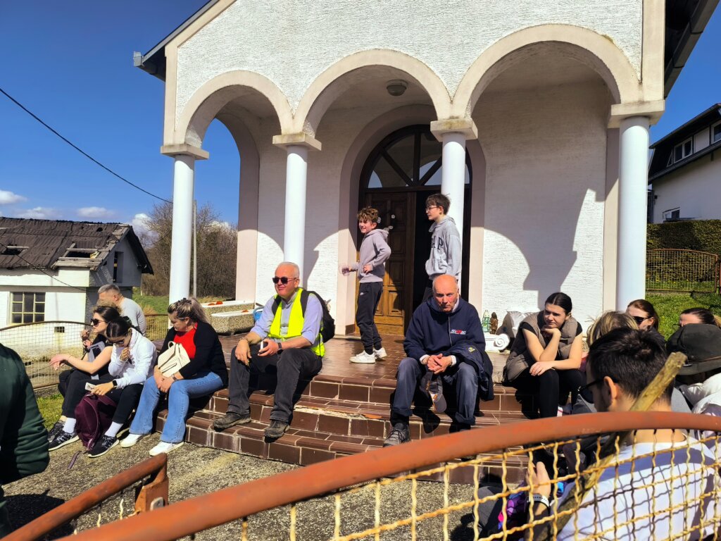 Velečasni Odmara Sa Hodočasnicima Foto Paulina Mlinarić